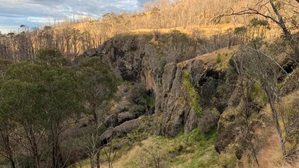 Panoramic-view-of-Victorian-Alps-landscape-near-Carmichael-Falls-in-Hotham-Heights