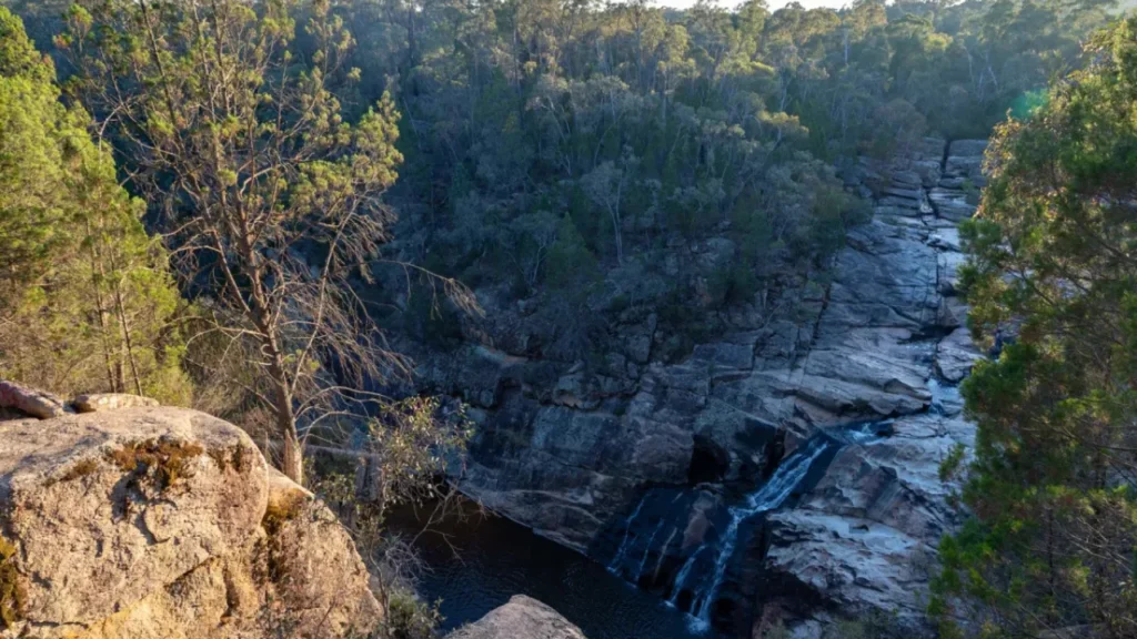 woolshed-falls-surrounded-by-bushland-and-walking-trails