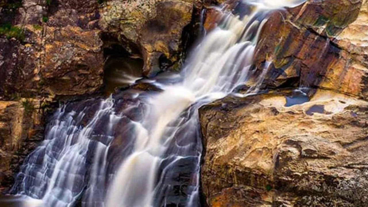 woolshed-falls-victoria-cascading-water-over-granite-rocks
