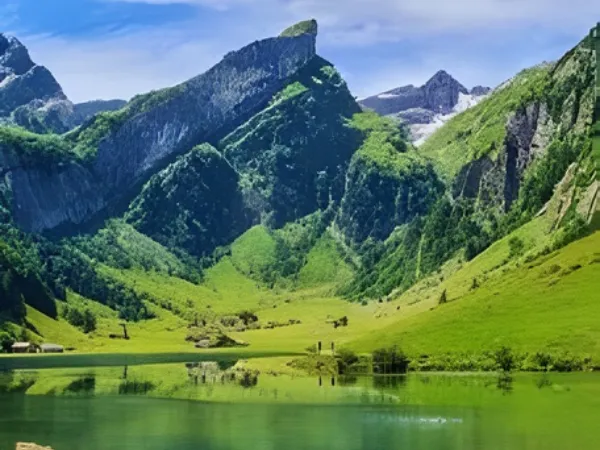 seealpsee-lake-säntis-alpstein-summer-green-switzerland