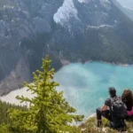 lessexplore-couple-overlooking-deep-lake-canyon