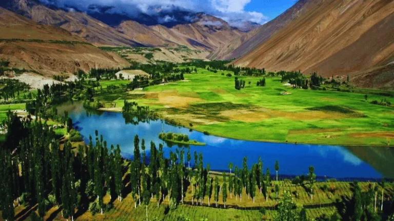 Turquoise waters of Phander Lake in Gilgit-Baltistan, Pakistan