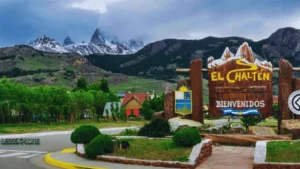 El Chaltén Argentina welcome sign with Fitz Roy mountain view