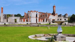 Dungeness Ruins in Georgia surrounded by a green lawn